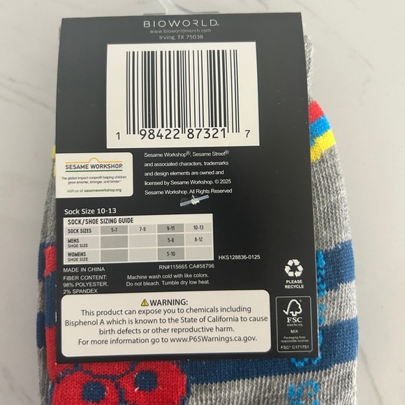 Sesame Street Unisex Crew Socks, Bioworld , Elmo & Friends Size 10-13 - Picture 8 of 8